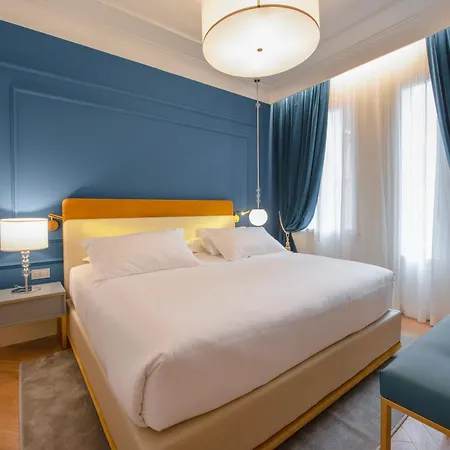 H10 Palazzo Canova Отель