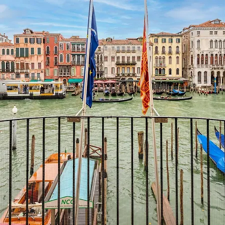 H10 Palazzo Canova Отель 4*