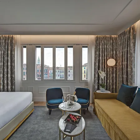 H10 Palazzo Canova Отель 4*