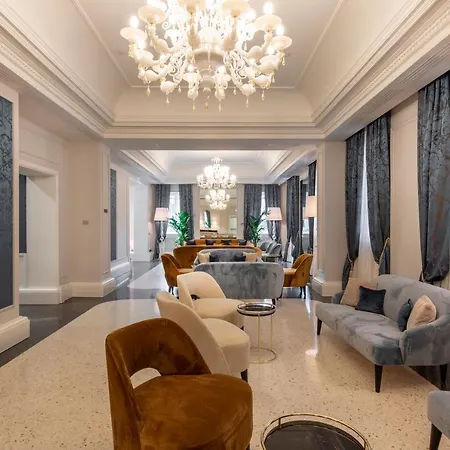 H10 Palazzo Canova 酒店