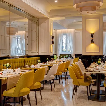 H10 Palazzo Canova Отель 4*