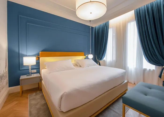 H10 Palazzo Canova Otel