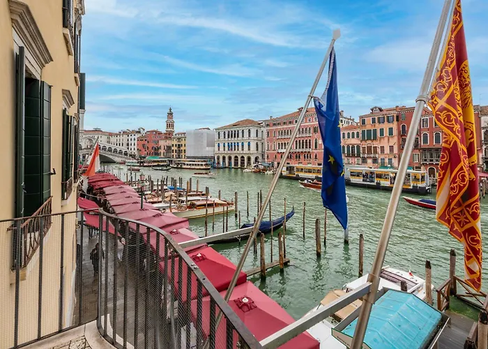 H10 Palazzo Canova מלון 4*