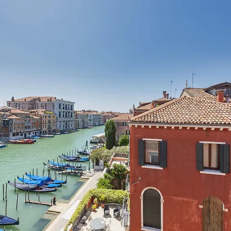 ホテル H10 Palazzo Canova ヴェネツィア