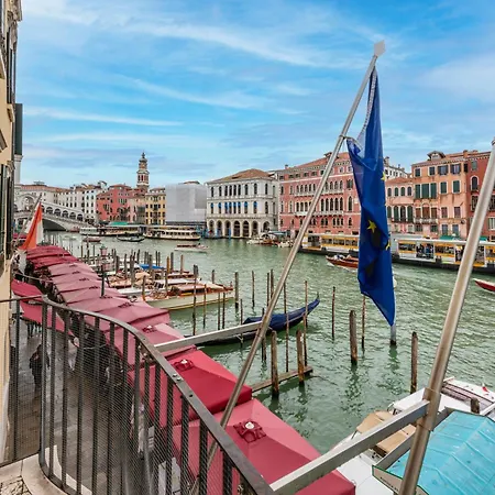 H10 Palazzo Canova Hotel 4*