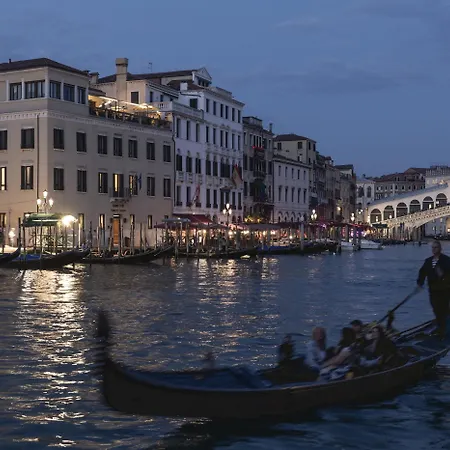 ホテル H10 Palazzo Canova