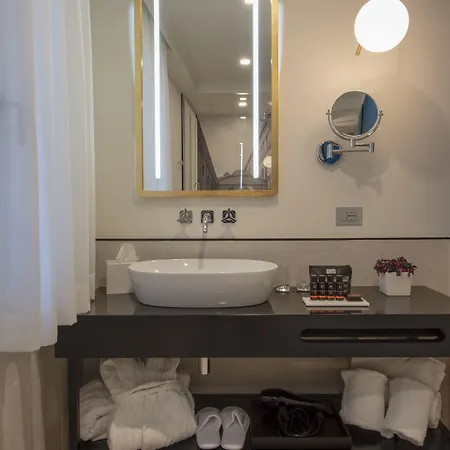 ホテル H10 Palazzo Canova 4*