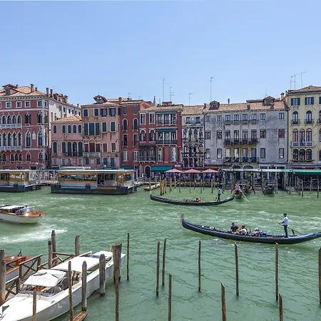 H10 Palazzo Canova ホテル