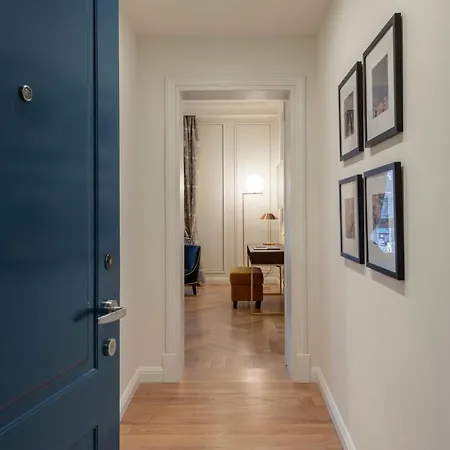 H10 Palazzo Canova Hotel 4*