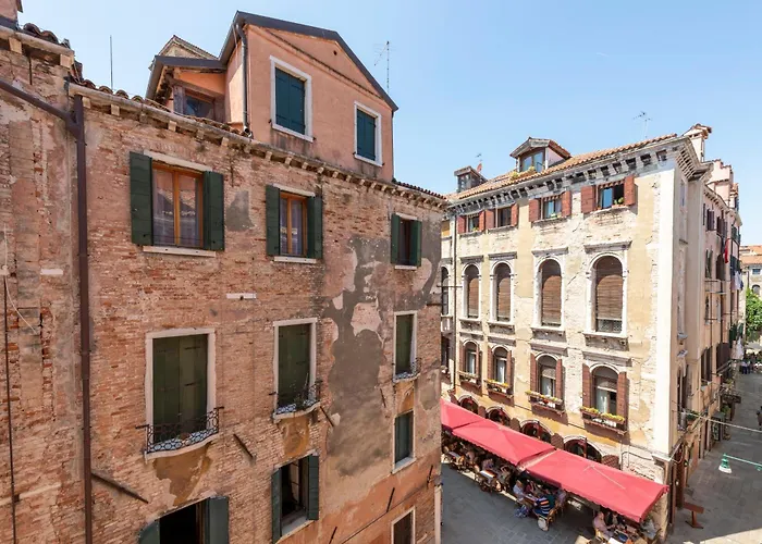 H10 Palazzo Canova فندق البندقية