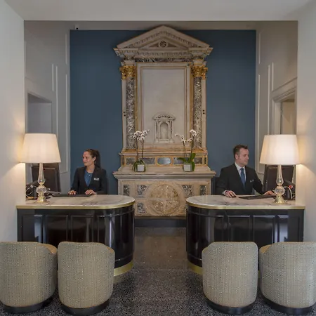 H10 Palazzo Canova Hotell