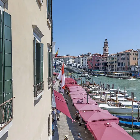 H10 Palazzo Canova Hotell