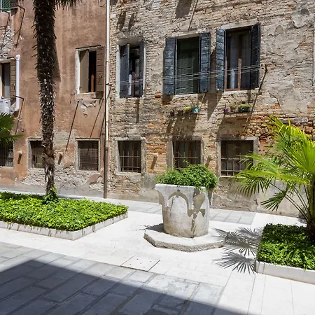 H10 Palazzo Canova 4*