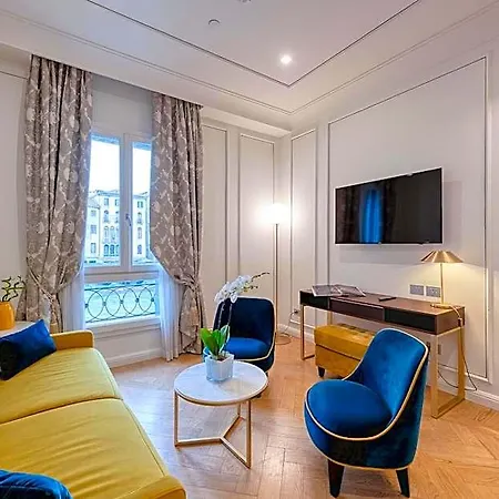 H10 Palazzo Canova Hotell 4*