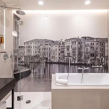 ホテル H10 Palazzo Canova 4*