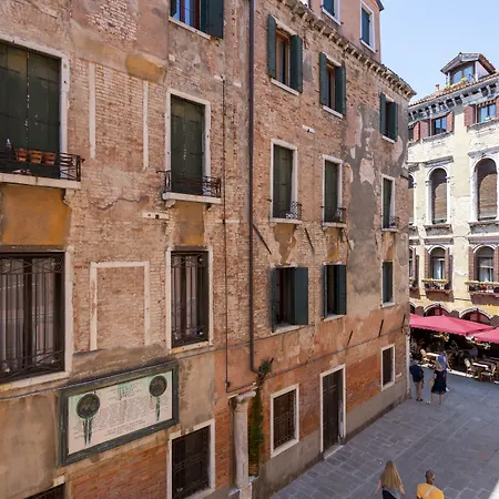 H10 Palazzo Canova Hotel 4*