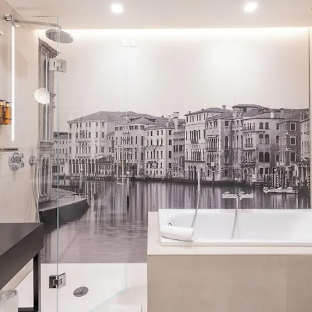 H10 Palazzo Canova 4*