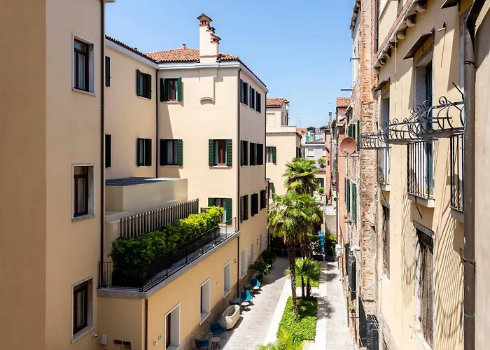 ホテル H10 Palazzo Canova ヴェネツィア