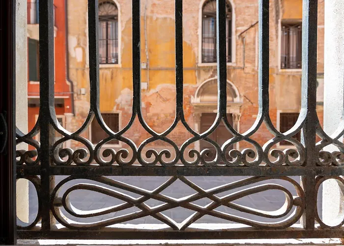 H10 Palazzo Canova