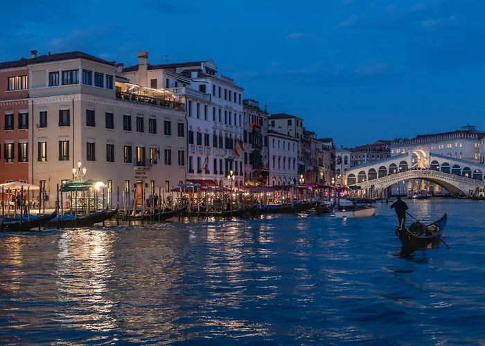 ホテル H10 Palazzo Canova ヴェネツィア