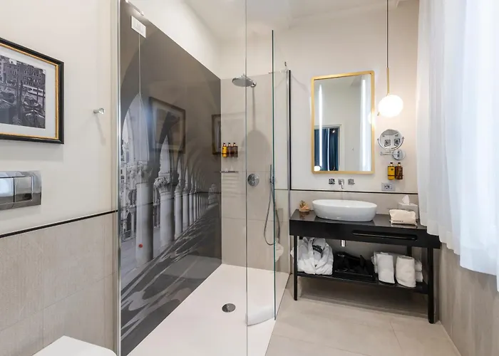 ホテル H10 Palazzo Canova ヴェネツィア