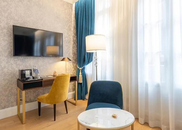 ホテル H10 Palazzo Canova 4*