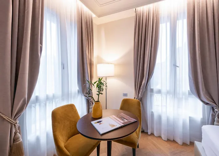 ホテル H10 Palazzo Canova ヴェネツィア