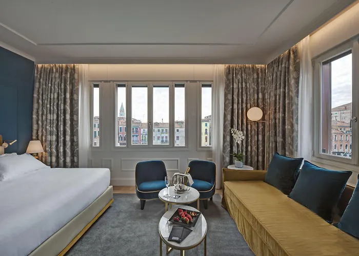 H10 Palazzo Canova ホテル 4*