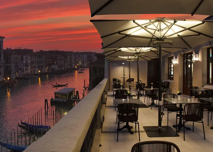 ホテル H10 Palazzo Canova 4*