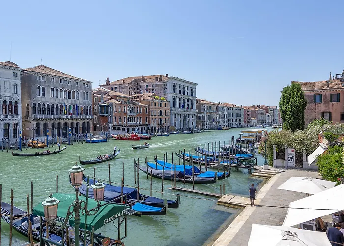 ホテル H10 Palazzo Canova 4*