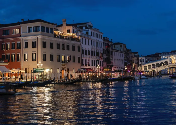 ホテル H10 Palazzo Canova