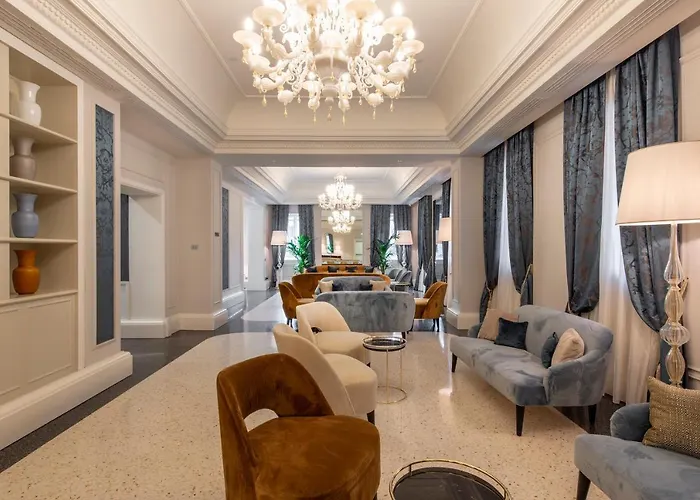 H10 Palazzo Canova ホテル