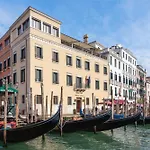 H10 Palazzo Canova 4*