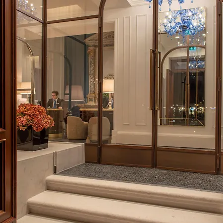 H10 Palazzo Canova 酒店 4*