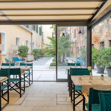 H10 Palazzo Canova מלון 4*