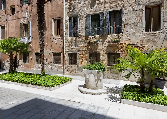 H10 Palazzo Canova 4*