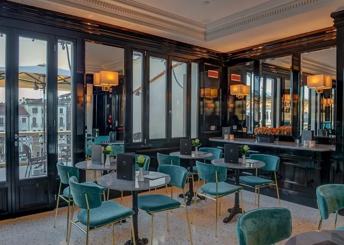 H10 Palazzo Canova 4* ונציה