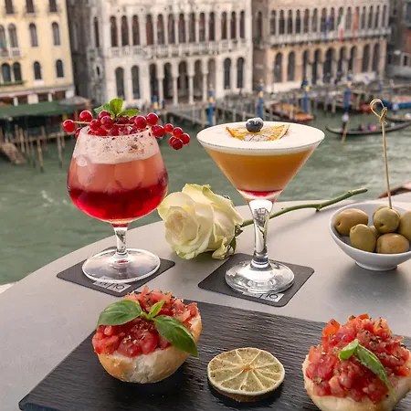 H10 Palazzo Canova Otel 4*