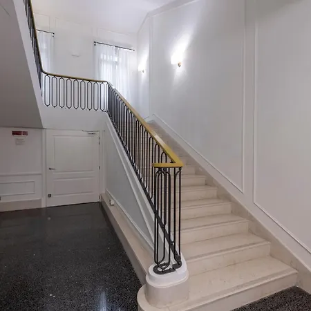 H10 Palazzo Canova Otel