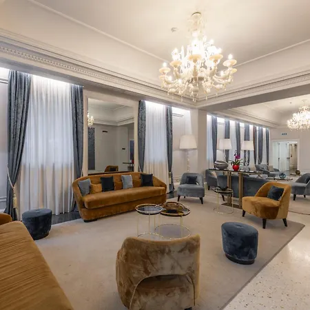 H10 Palazzo Canova Otel 4*